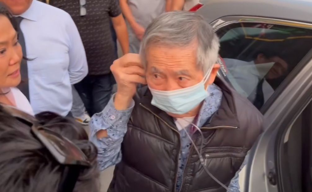 El expresidente de Perú Alberto Fujimori sale de prisión. FOTO: tomada de video