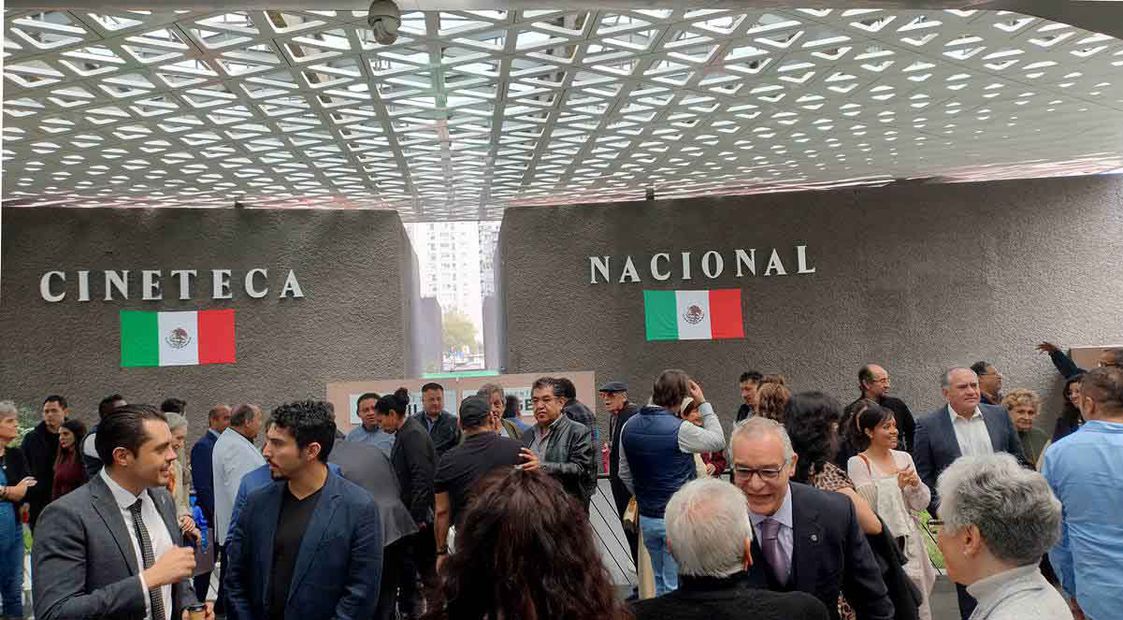 La recepción del evento estuvo llena de personalidades del cine mexicano, amigos y conocidos de la familia Carles para conmemorar su legado. Foto: Montserrat Callejas/ EL UNIVERSAL.