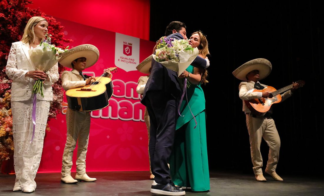 Samuel García encabeza evento de 10 de mayo junto a Mariana Rodríguez y su madre
