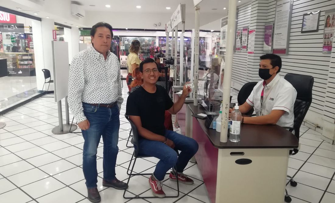 INE entrega primera credencial de elector a una persona No Binaria en Yucatán
