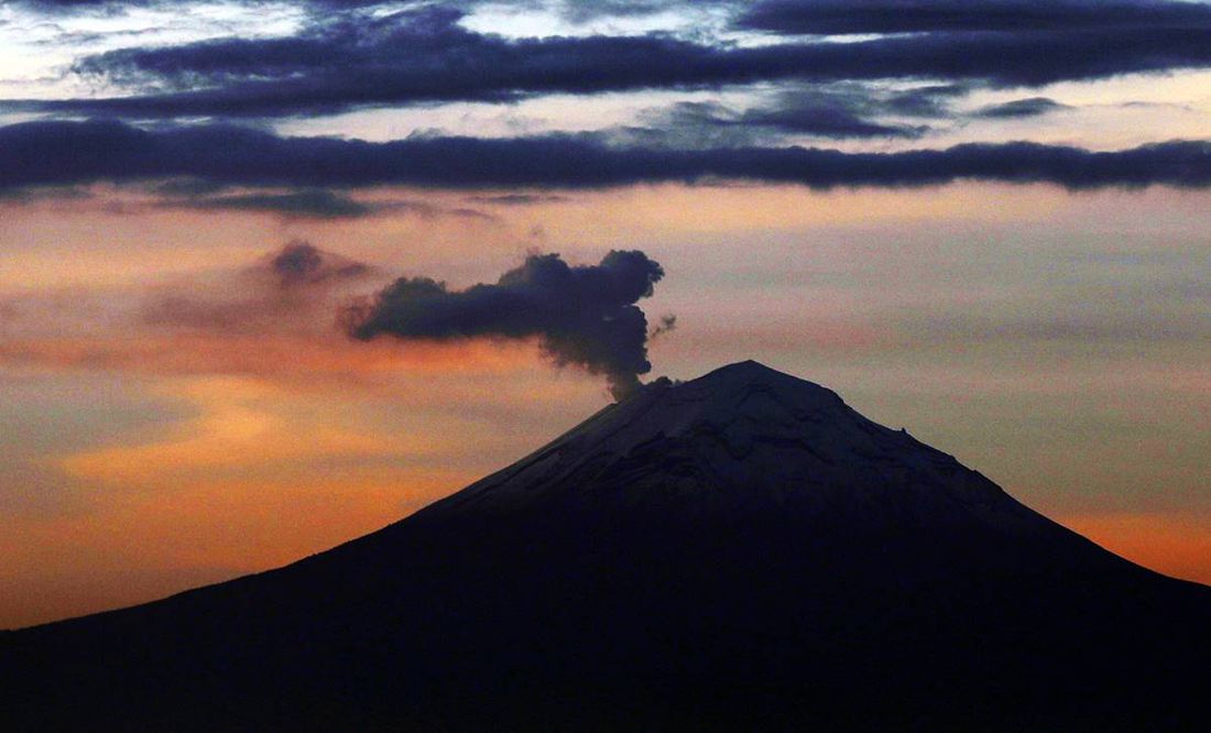 Vuelven a cerrar aeropuerto de Puebla por ceniza del Popocatépetl