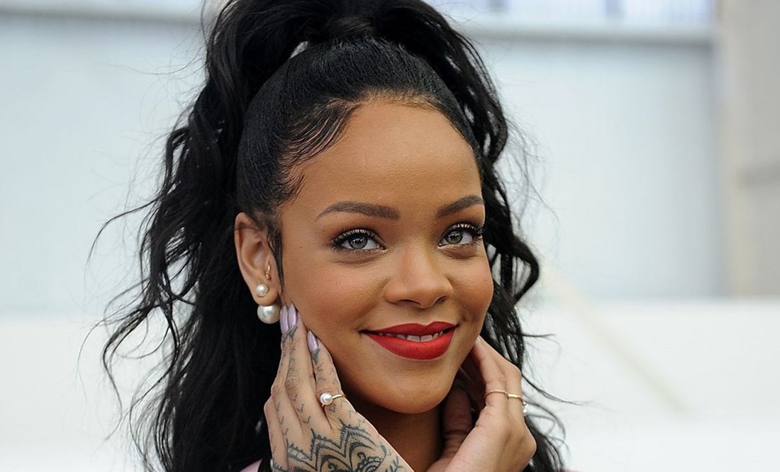 Reacción de Rihanna se viraliza ante 'reclamo' de reportera por llegar tarde a la Met Gala