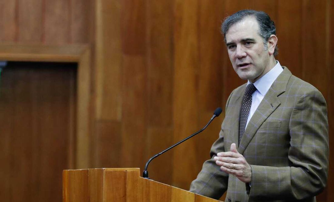 Lorenzo Córdova recomienda a Presidencia leer la Constitución tras lanzar advertencia a la Corte por Plan B