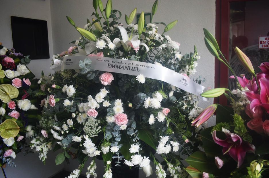 El cantante Emmanuel se hizo presente ante la pérdida de Julián Figueroa, enviando un arreglo de flores a su madre, Maribel Guardia.
<p>Foto: EL UNIVERSAL / Armando Pereda Maldonado