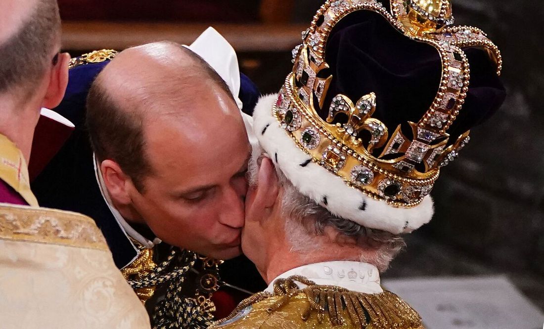 'Gracias, William': Carlos III tiene en su coronación emotivo momento con el príncipe de Gales