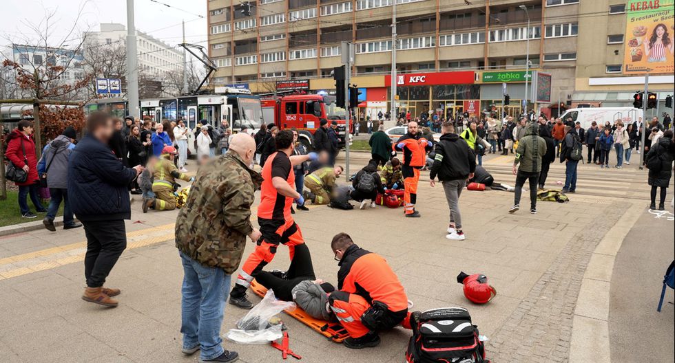Co najmniej 19 osób zostało rannych po zderzeniu samochodu z pieszymi w Polsce