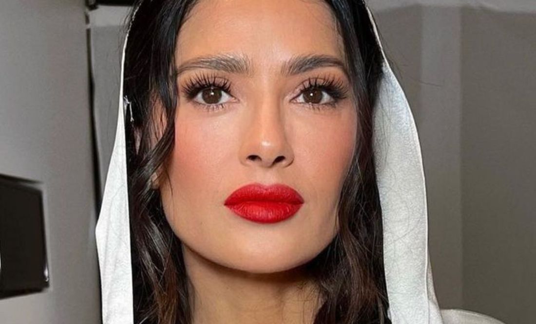 Salma Hayek confirma su belleza al posar sin make up