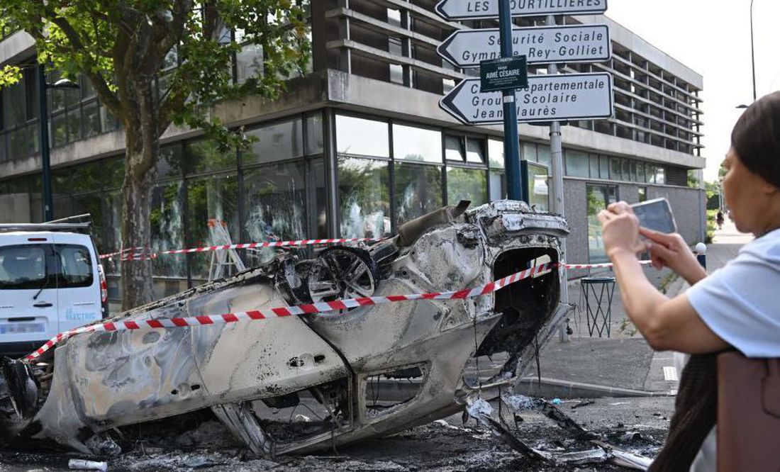 Macron anuncia ley urgente para reparar daños causados por disturbios en Francia