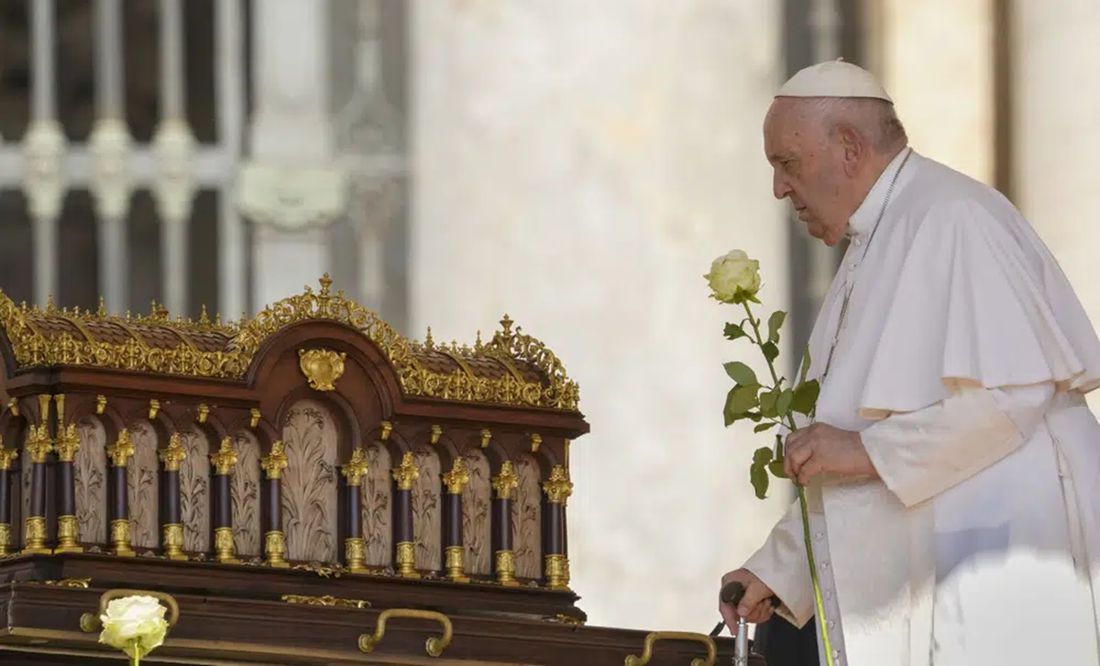 Comienza operación de riesgo al papa Francisco por hernia abdominal