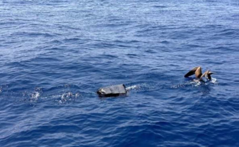 Guardia Costera localiza 14 paquetes de presunta cocaína, a la deriva en el Océano Pacífico. Foto: Cortesía Marina
