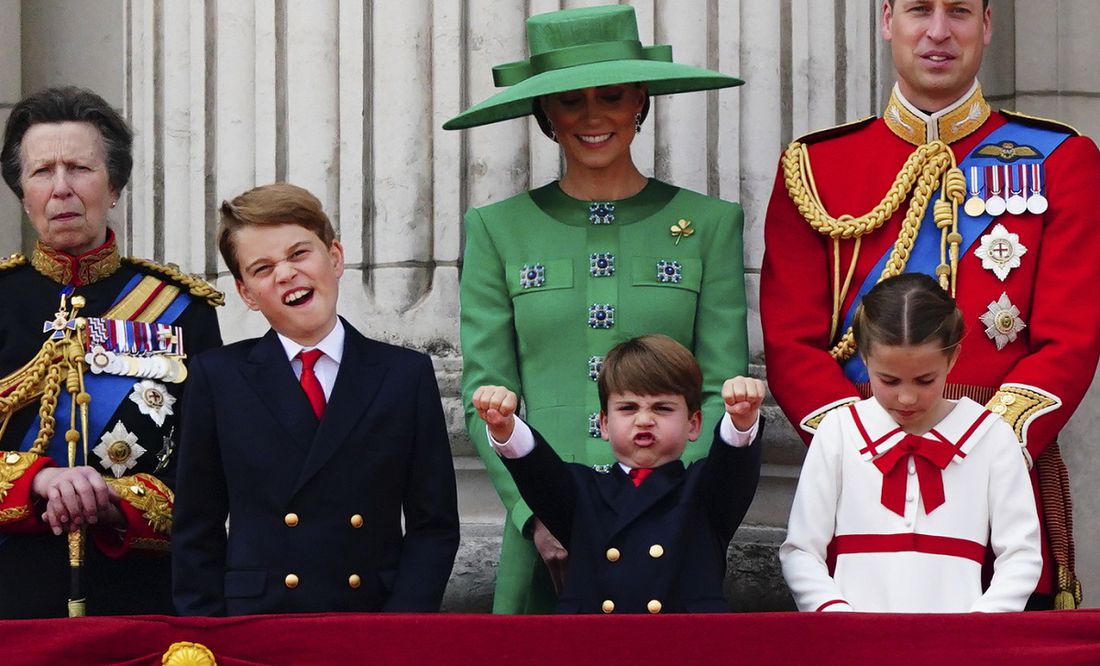 Príncipe Louis se roba el espectáculo en el primer cumpleaños oficial de Carlos III como rey