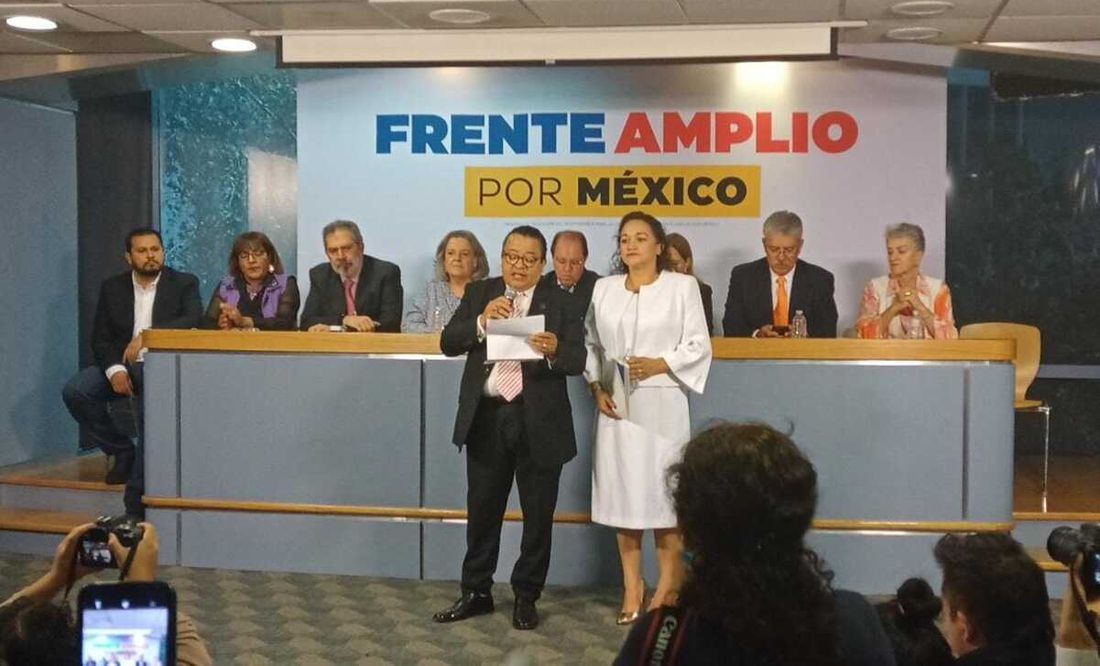 Víctor Gutiérrez se registra como aspirante por candidatura presidencial del Frente Amplio por México