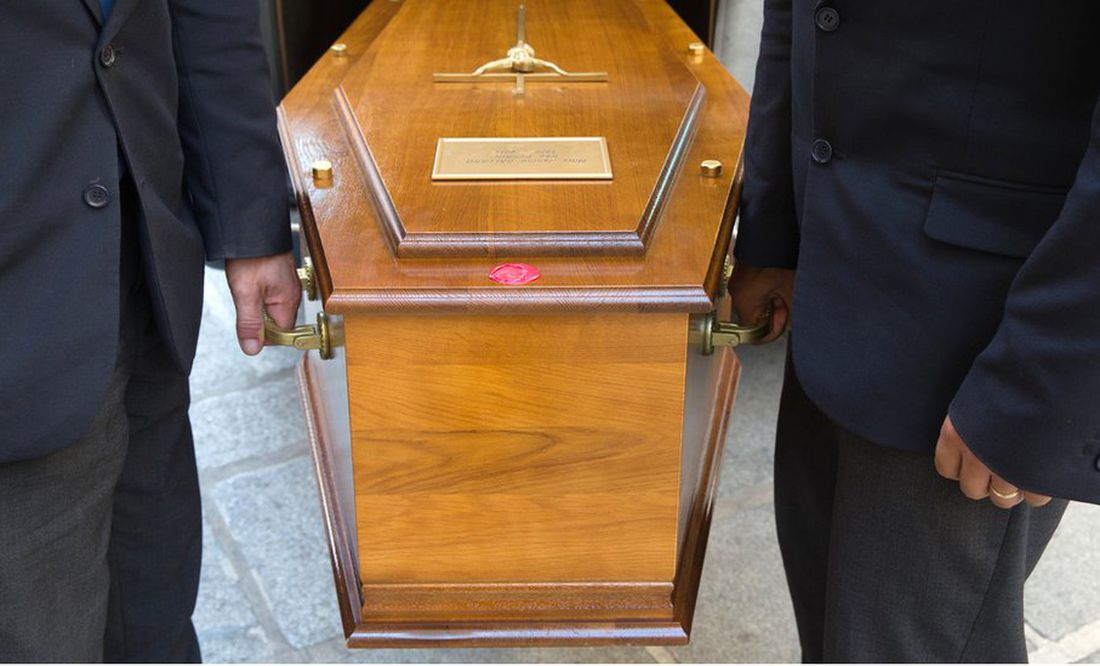 Investigan caso de mujer que despertó dentro del ataúd en su propio funeral en Ecuador