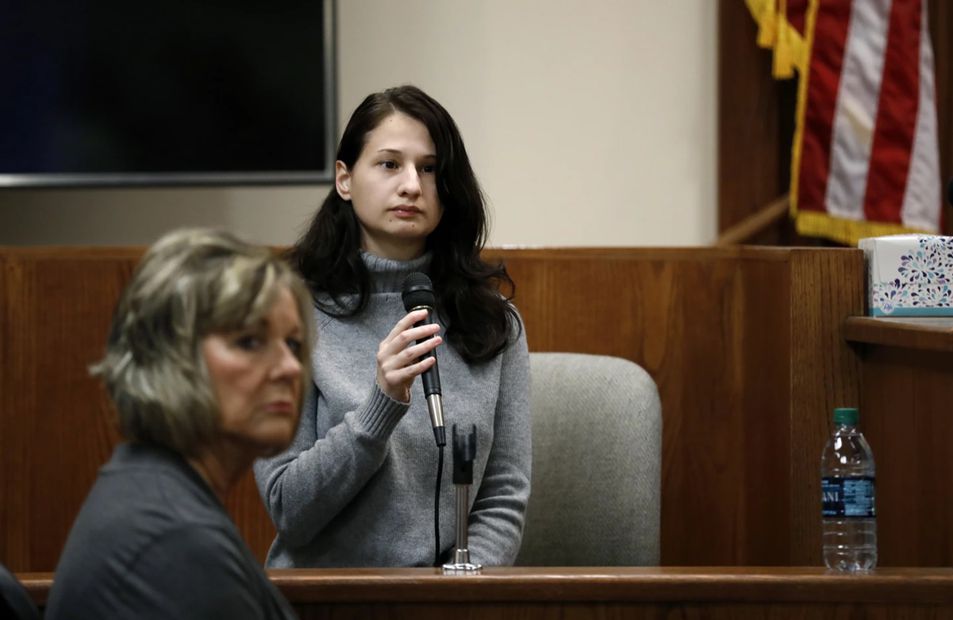 Gypsy Rose Blanchard sube al estrado durante el juicio de su exnovio Nicholas Godejohn, el 15 de noviembre de 2018, en Springfield, Missouri. Foto: AP