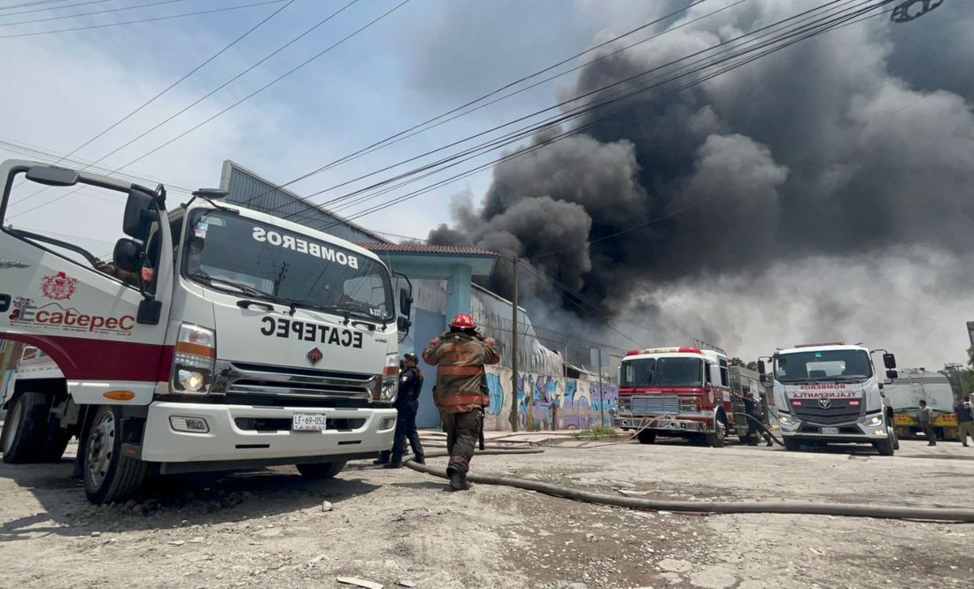 Bomberos sofocan incendio en fábrica de pinturas en Xalostoc; no hay víctimas