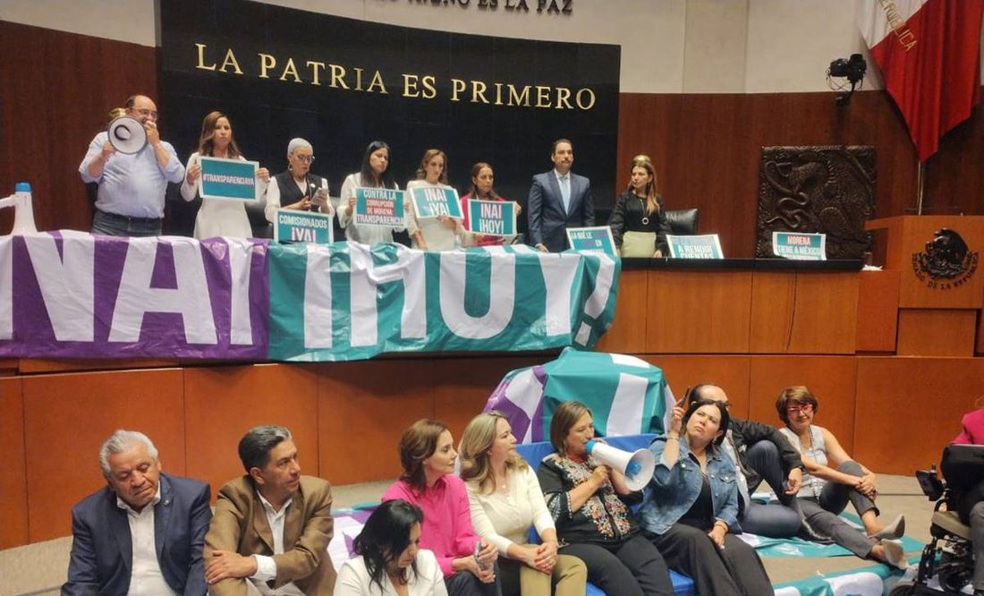 Senadores de Morena analizan estrategia ante eventual sesión en sede alterna