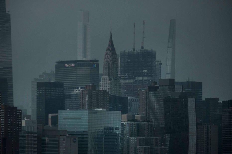 Un sistema de tormentas se desplaza sobre el horizonte el 26 de junio de 2023 en la ciudad de Nueva York. Foto: AFP