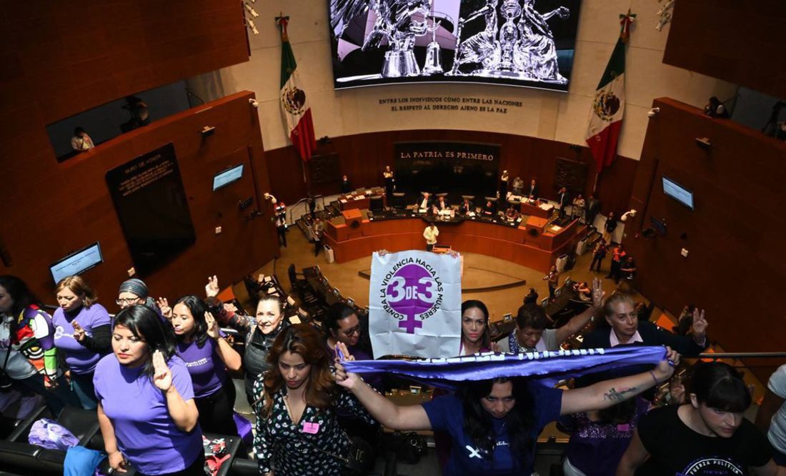 VIDEO: Mujeres dan la espalda a Fernández Noroña en declaratoria de Ley 3 de 3 contra la violencia