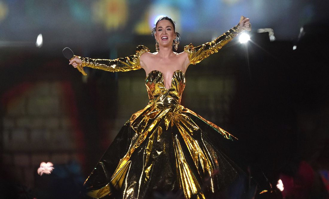 Katy Perry deslumbra durante el concierto de coronación de Carlos lll