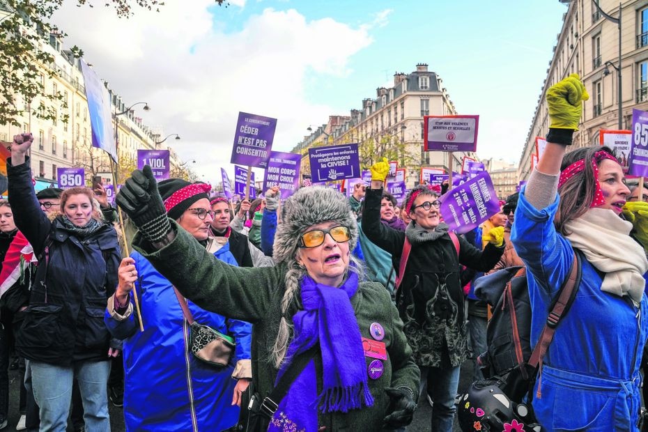 Miles marcharon en París para exigir medidas para prevenir la violencia contra las mujeres. Foto: Michel Euler | AP