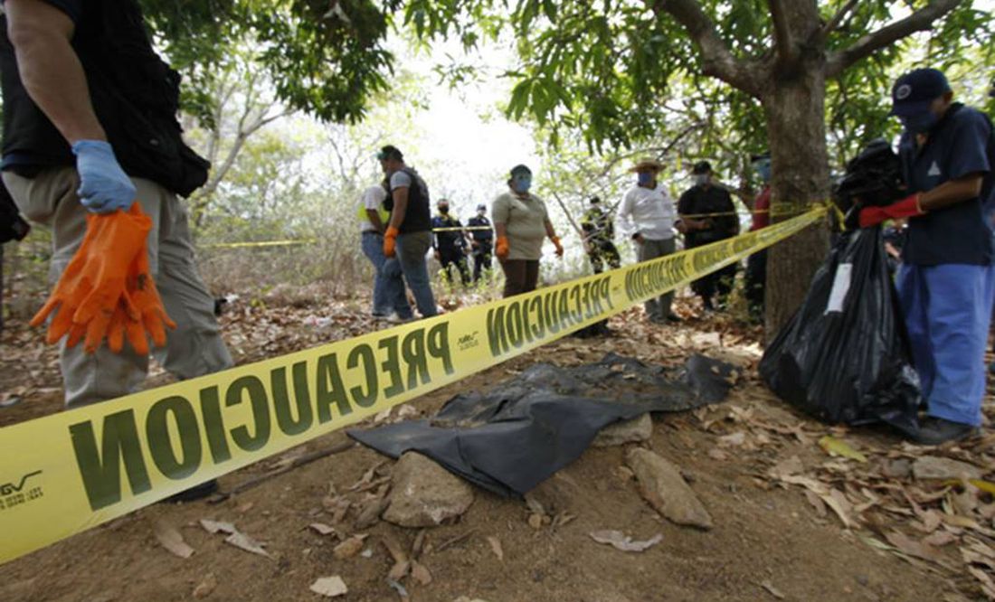 Hallan 55 fosas clandestinas con 92 'restos humanos u óseos' en Tecomán, Colima
