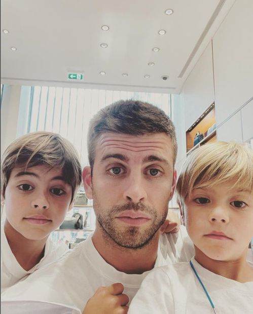 Gerard Piqué y sus hijos Milán y Sasha/Instagram.