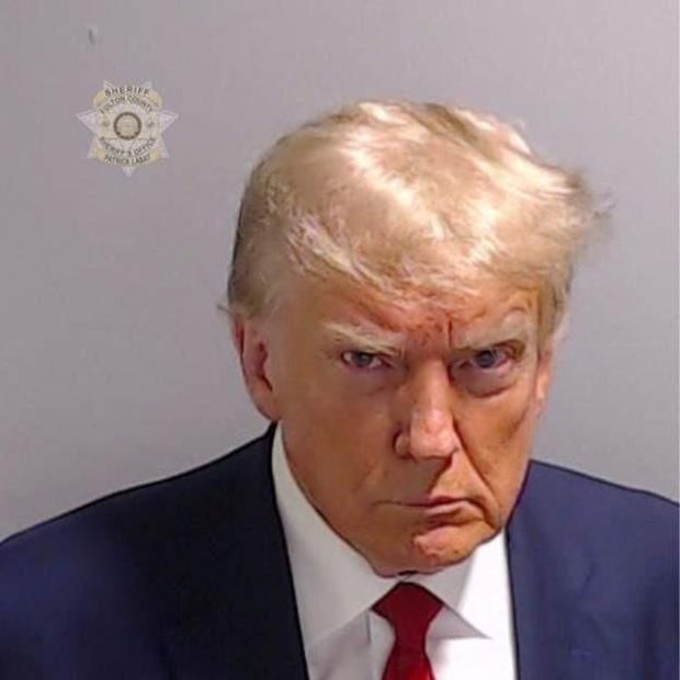 La insólita foto policial del expresidente Trump tras entregarse a la Justicia en una prisión en Georgia. Foto: Archivo 