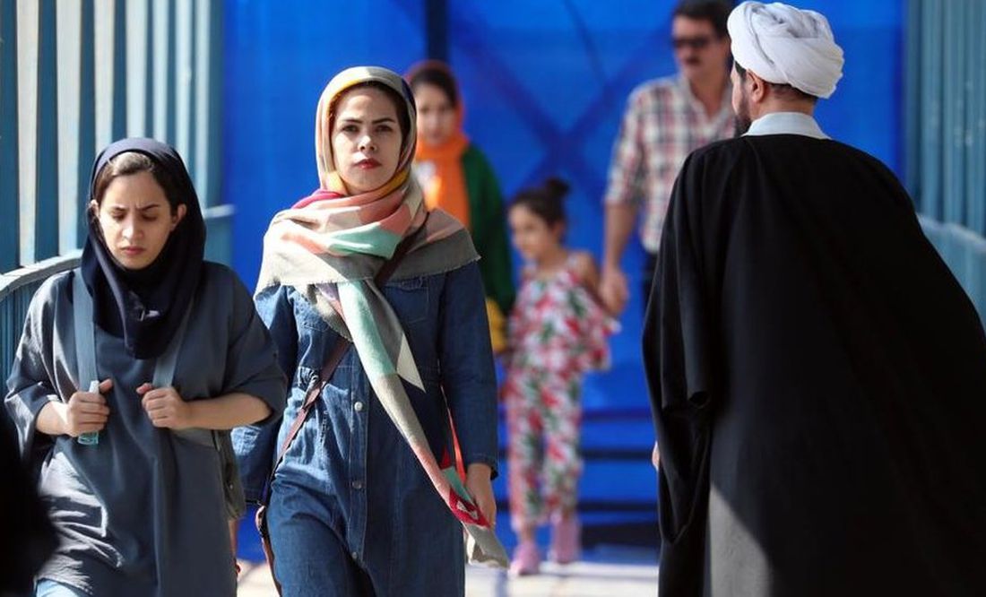 Iraníes instalan cámaras de vigilancia para detectar a las mujeres que vayan sin velo