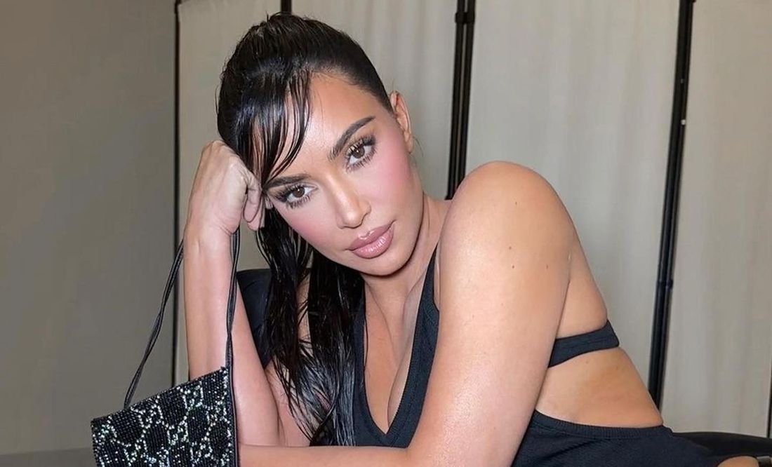 Kim Kardashian impone tendencia en verano con traje de baño de cuero