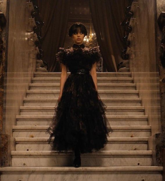 Crea tu propio look de Merlina Addams inspirado en la moda gótica