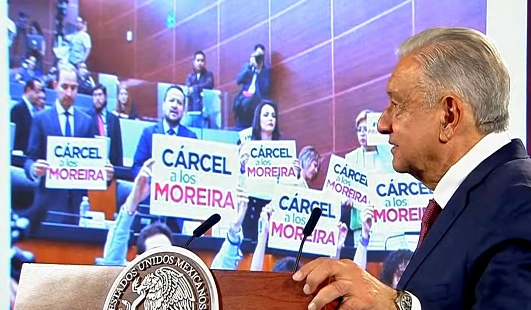 Durante la conferencia mañanera, López Obrador exhibió una serie de fotografías de Marko Cortés, cuando era diputado federal, exigiendo cárcel para Humberto Moreira.