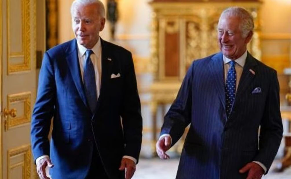 El rey Carlos III y el presidente de EEUU, Joe Biden, asisten al Foro de Movilización Financiera Climática. Foto: AFP