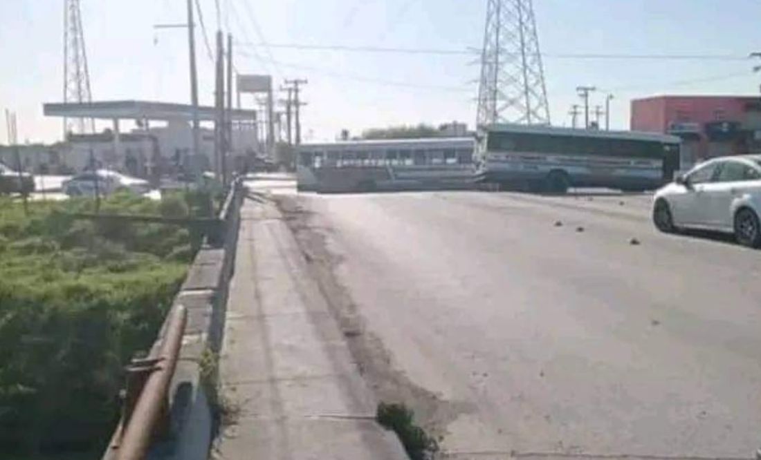 Reportan bloqueos con vehículos y ponchallantas en 2 municipios de Tamaulipas