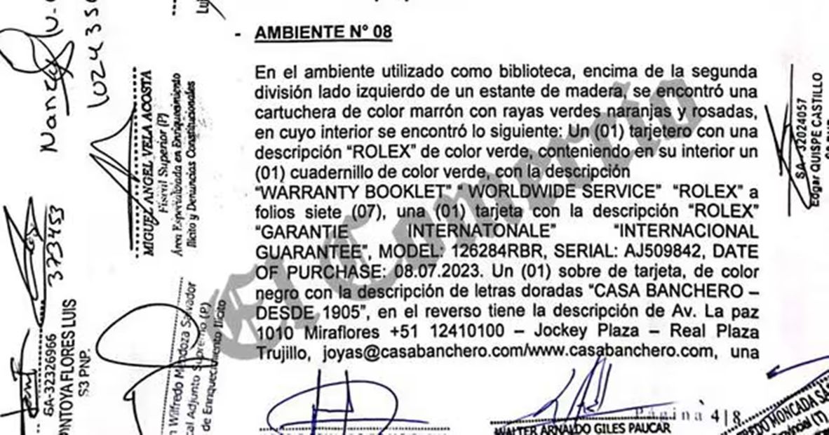 Las autoridades hallaron una tarjeta y documentación sobre un reloj Rolex de la casa Banchero. Foto: El Comercio. GDA