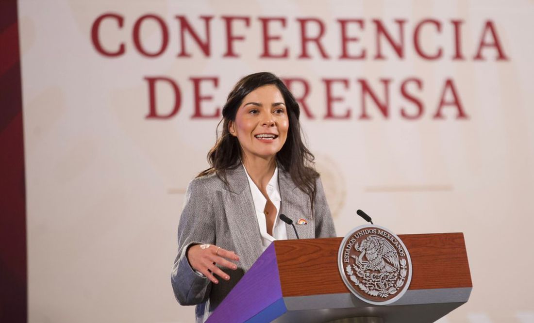Ante AMLO, Elizabeth García Vilchis tiene gesto con poblaciones LGBT+ en el mes del orgullo