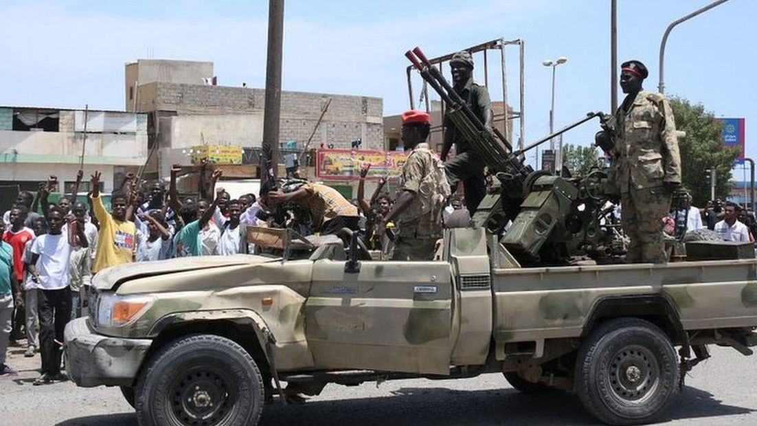5 claves para entender los violentos enfrentamientos que ya dejaron más de 100 muertos y mil heridos en Sudán
