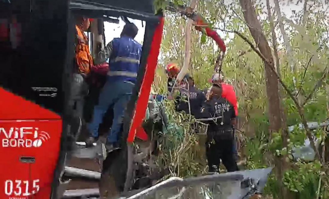 Al menos 6 heridos, deja accidente de autobús de pasajeros en la autopista Mérida-Cancún