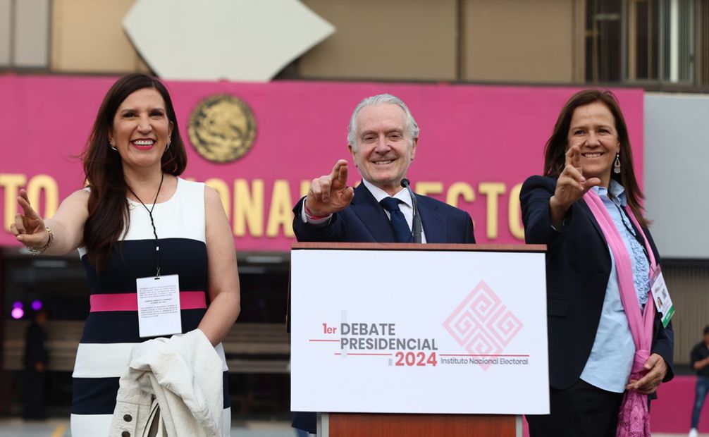 Santiago Creel acompaña a Xóchitl Gálvez en su primer debate presidencial 2024/ Foto: Berenice Fregoso. EL UNIVERSAL