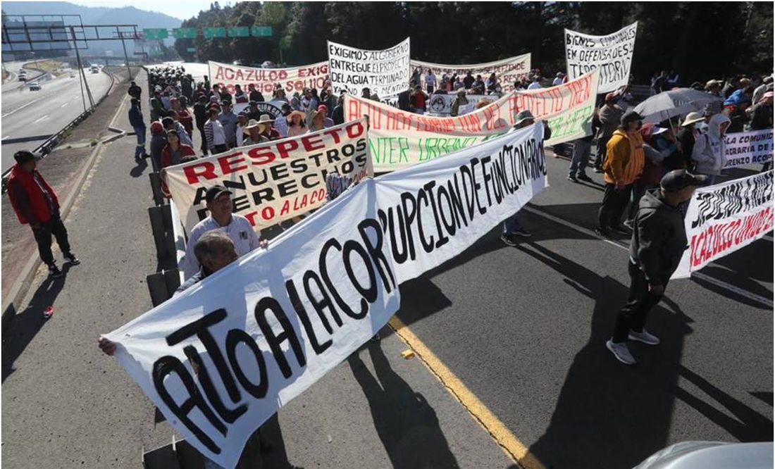 Comuneros bloquean la carretera México-Toluca con dirección a la CDMX