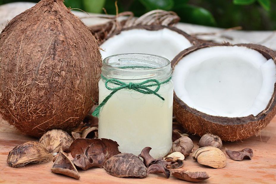 El agua de coco se puede consumir sin aditivos, como azúcar. Foto: Pixabay