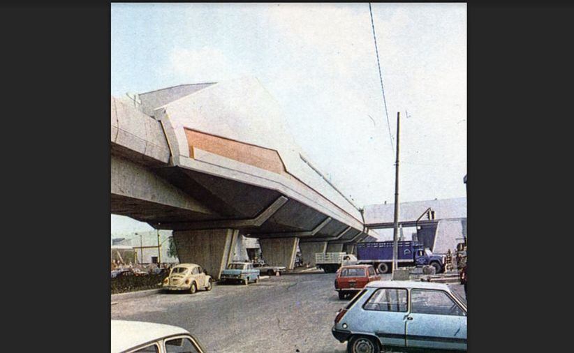 Una fotografía en la que se aprecia la estación Talismán de la Línea 4 del Metro, poco después de su inauguración. La vista es hacia el cruce de la avenida Congreso de la Unión y Talismán. Imagen: Col. Villasana-Torres