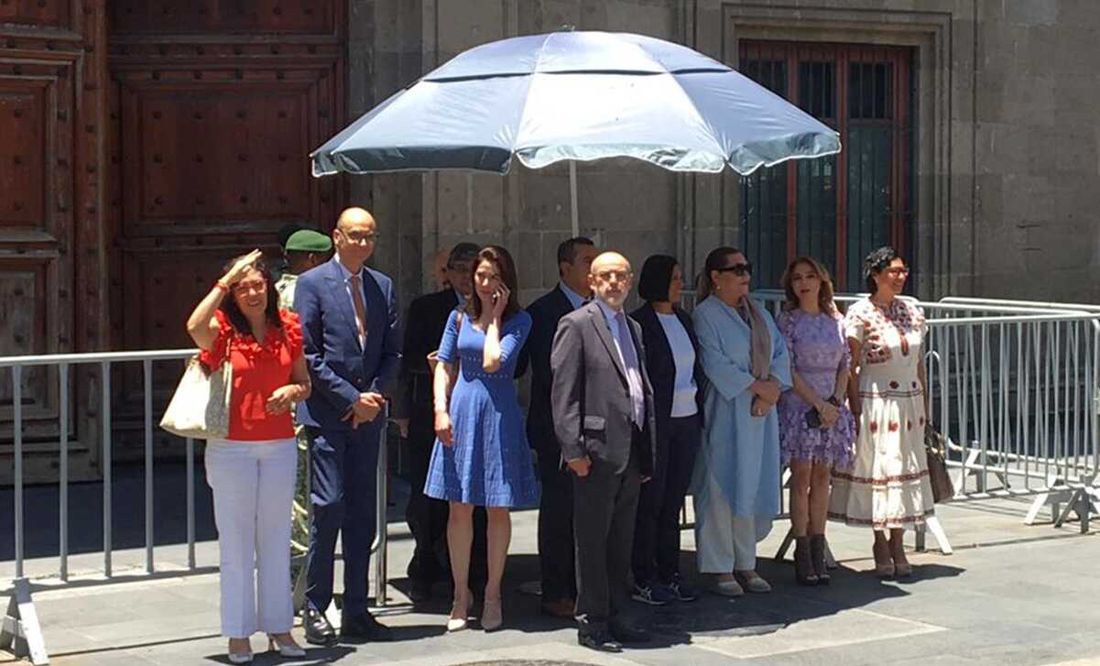 Finaliza reunión de AMLO y consejeros del INE en Palacio Nacional