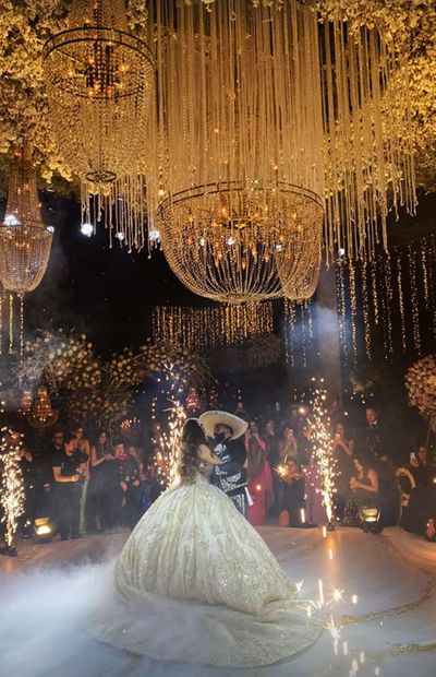 Vicente Fernández Jr. y Mariana González se casaron tras 11 meses de compromiso y casi cuatro años de noviazgo.
<p>Foto: Instagram
