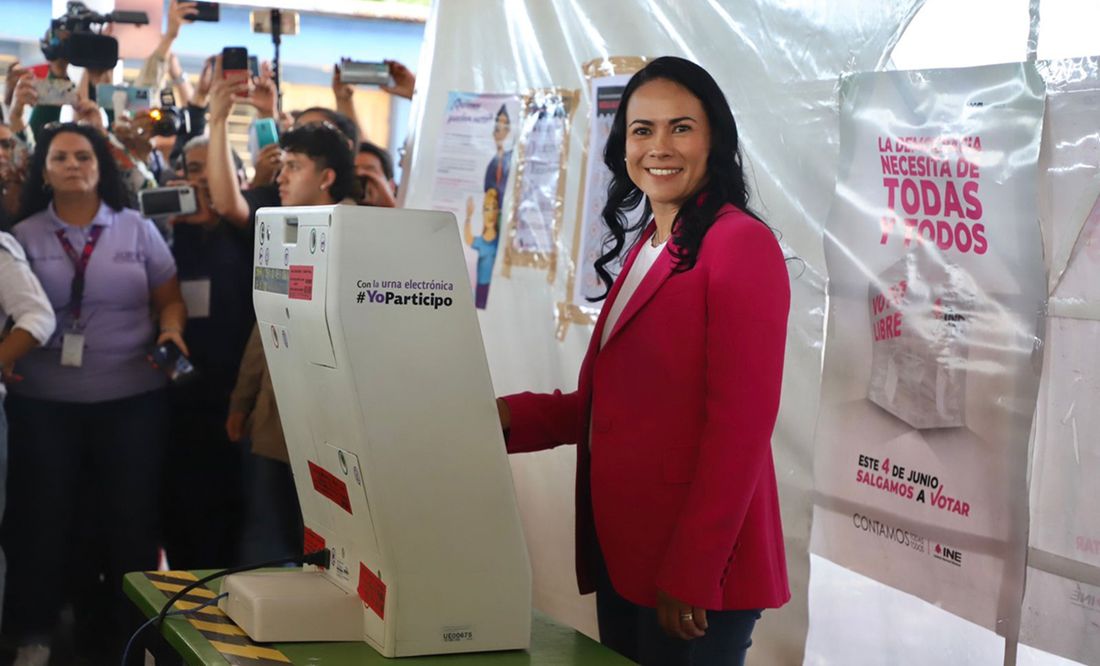 Alejandra del Moral vota en urna electrónica de Cuautitlán Izcalli