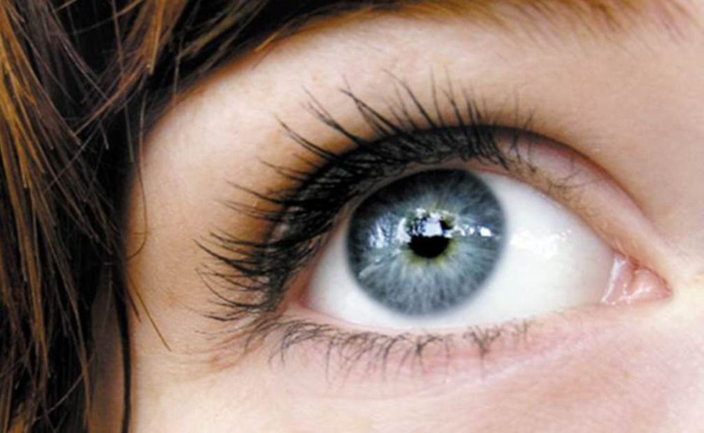 El ojo tiene en su interior un lente natural llamado cristalino, que a medida que envejecemos pierde su transparencia. Foto: Archivo