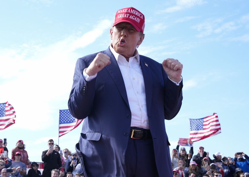 El candidato presidencial republicano, el expresidente Donald Trump,  en un mitin en Ohio. Foto: AP