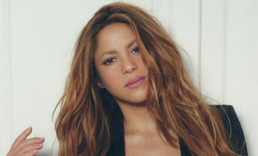 Llueven críticas a Shakira tras confesar que desvió un avión para besar a Piqué