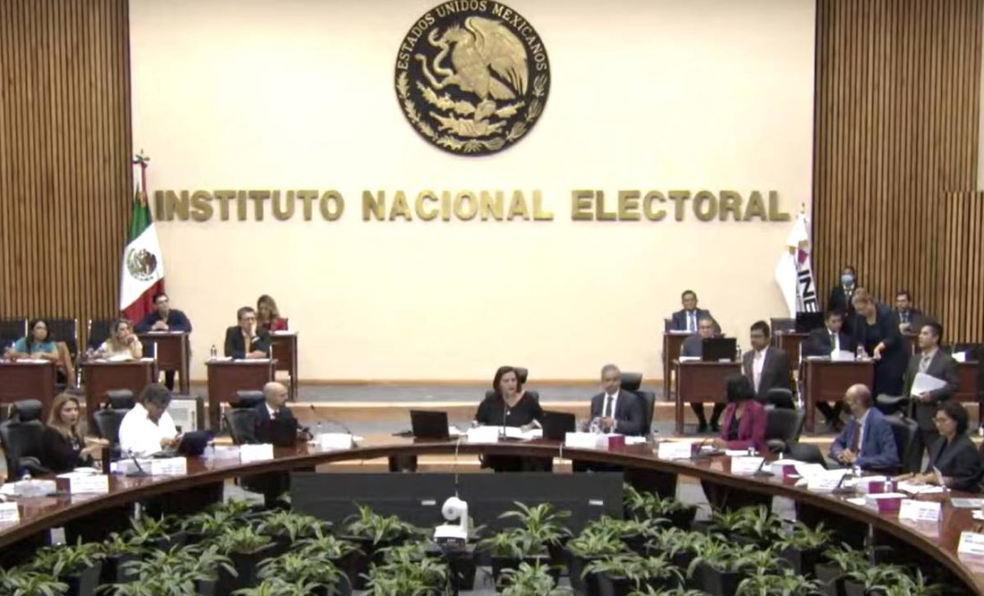 PRI-MOR arremete contra exconsejeros del INE durante renovación de comisiones; consejeros defienden sus decisiones