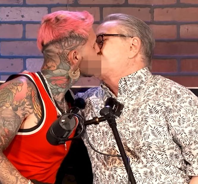 El influencer fue retado a besar al polémico conductor   Foto: YouTube