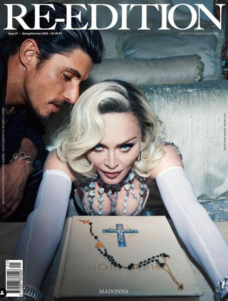 Alberto Guerra con Madonna, juntos en revista inglesa.